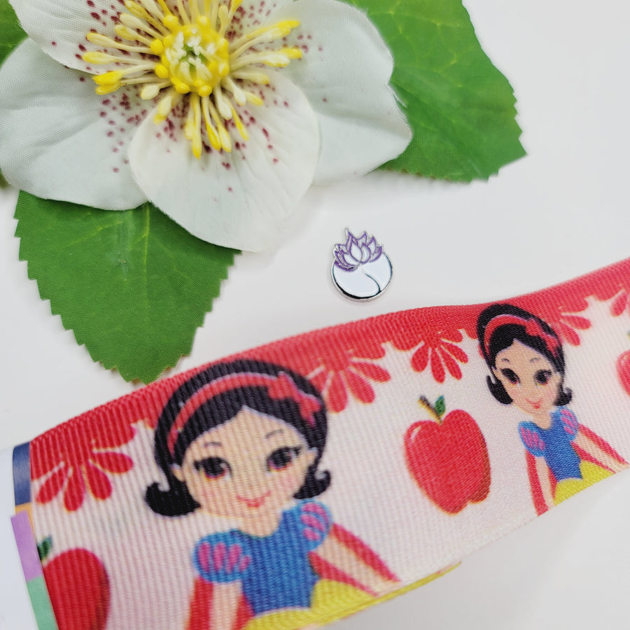 Snow White #2 Grosgrain Ribbon - 010699 - 1 1/2" (40mm) -  5 yards