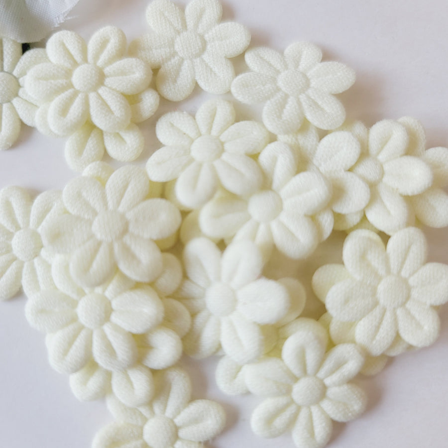 Small Quilt Flowers - #11 - Buttermilk - 25 units