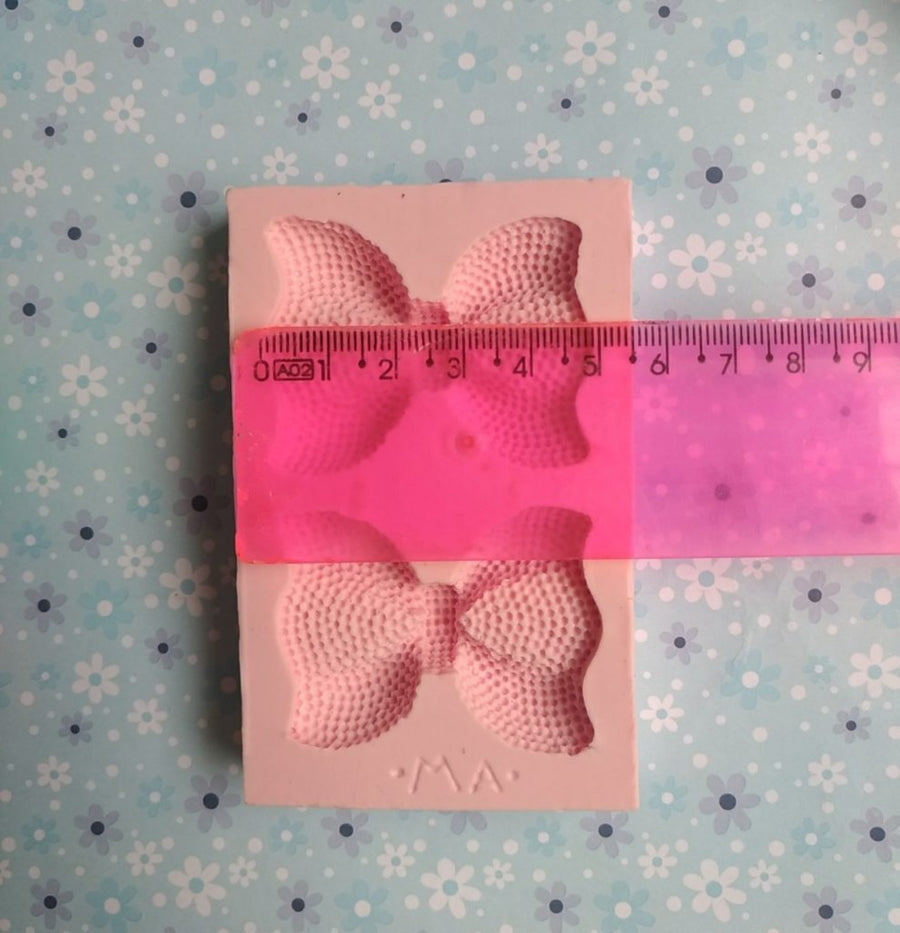 MA 227 Dotted Bow Mold